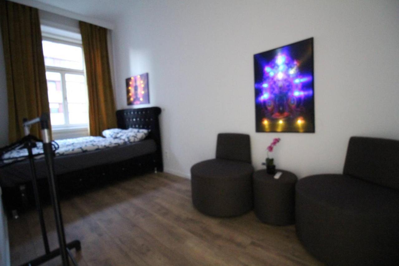 Modern Double Room Js B Вена Экстерьер фото